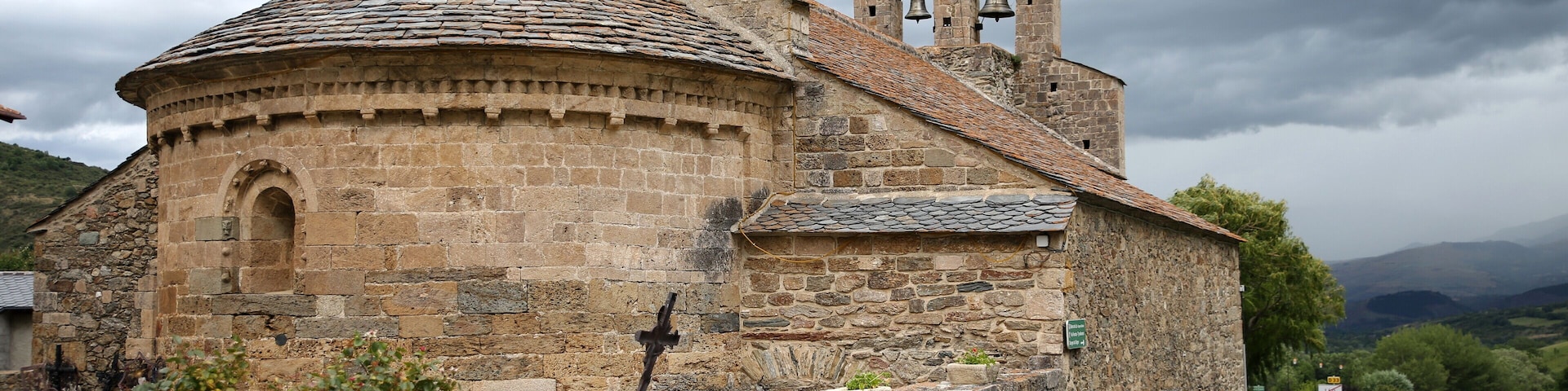 This building is indexed in the Base Mérimée, a database of architectural heritage maintained by the French Ministry of Culture, under the reference PA00104044 .