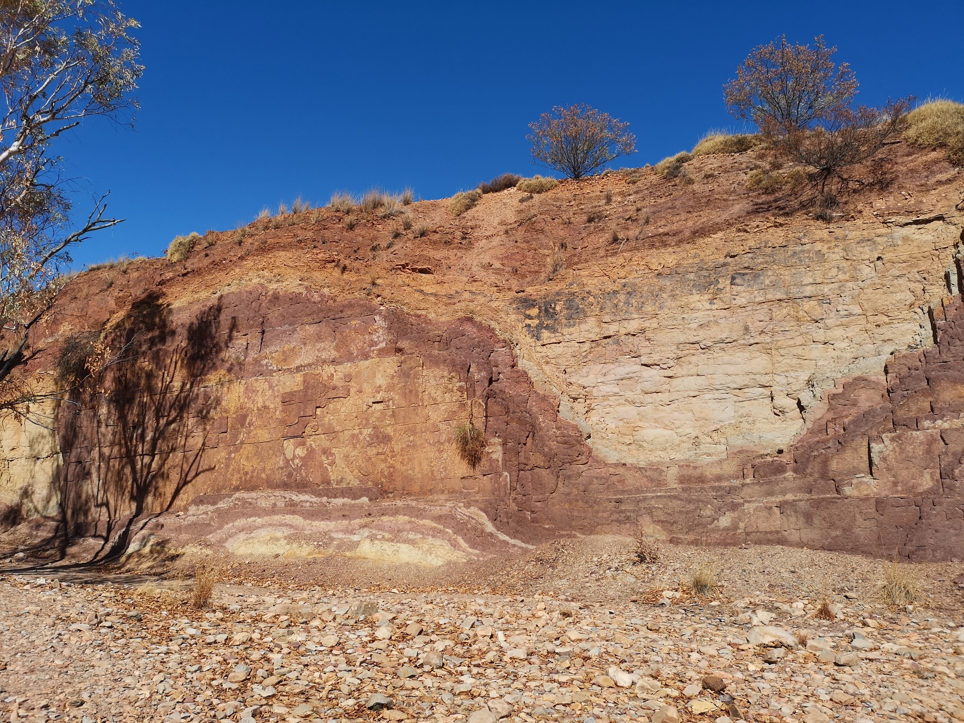 Still culturally significant for the Western Arrernte people, ochre has been collected from here for thousands of years.  This can also be used to access Section 8/9 of the Larapinta trail.