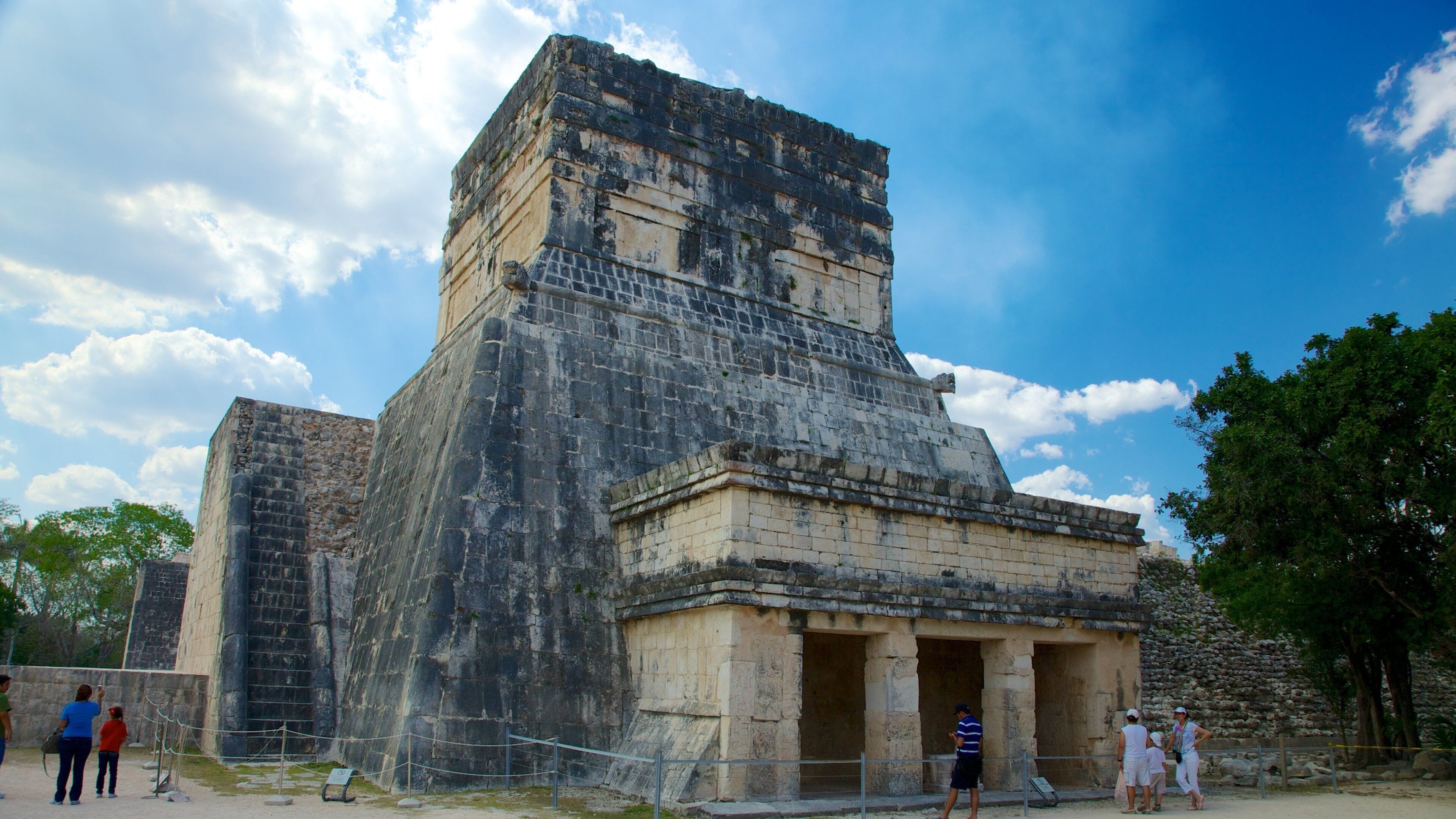 Chichen Itza - Valladolid showing a temple or place of worship, heritage architecture and building ruins