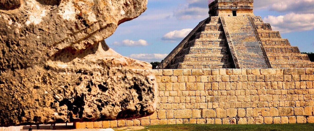 Chichen Itza was a large pre-Columbian city built by the Maya civilization. Here you have the serpent from the ball court and the Kukulcan temple in Chichén-Itzå Maya site, Yucatan, Mexico