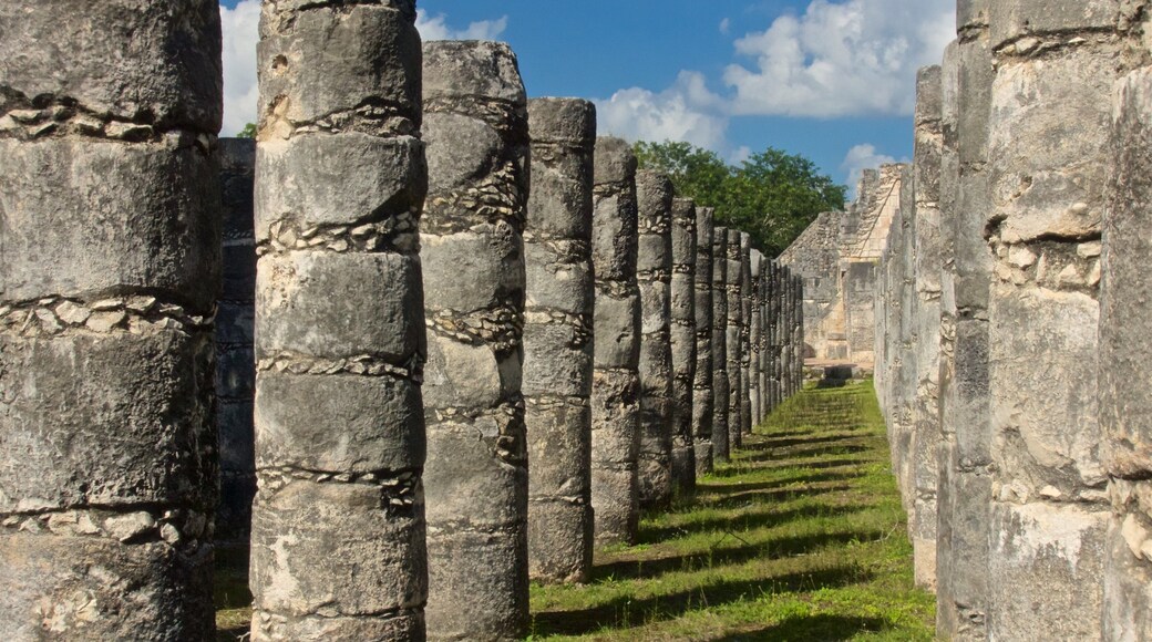 Chichen Itza showing heritage elements