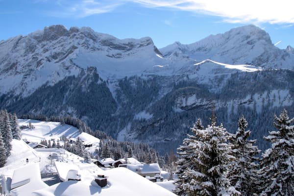 Villars qui includes montagnes, neige et forêts
