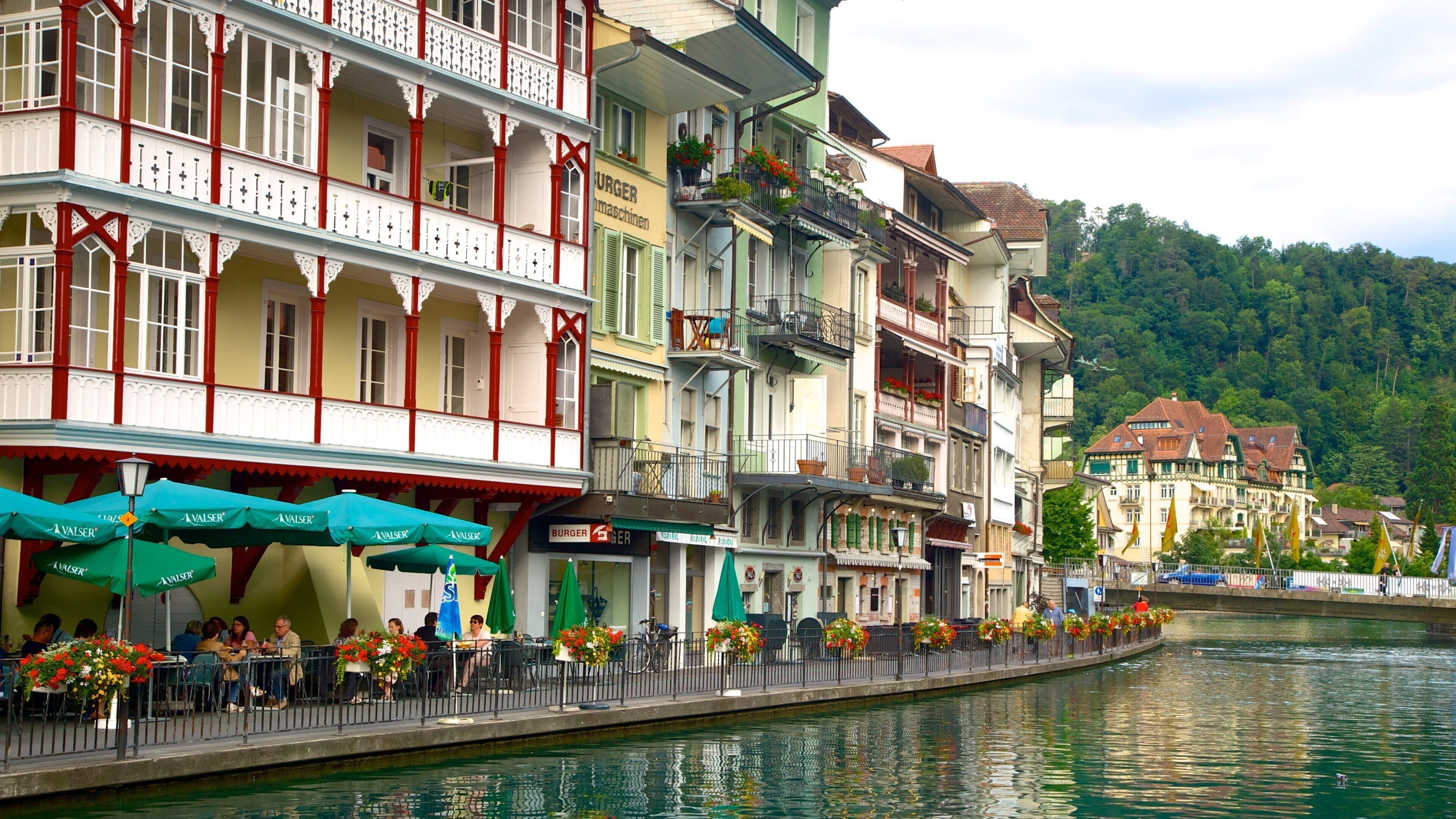 Thun featuring a lake or waterhole, street scenes and outdoor eating