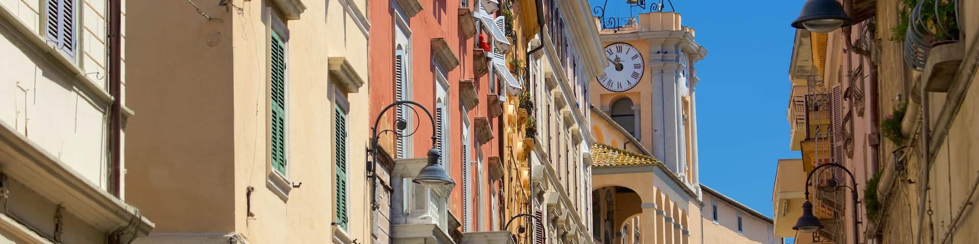 Tarquinia qui includes ville et patrimoine architectural