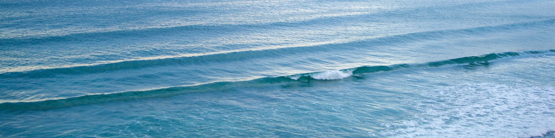 Austrália que inclui ondas e paisagens litorâneas