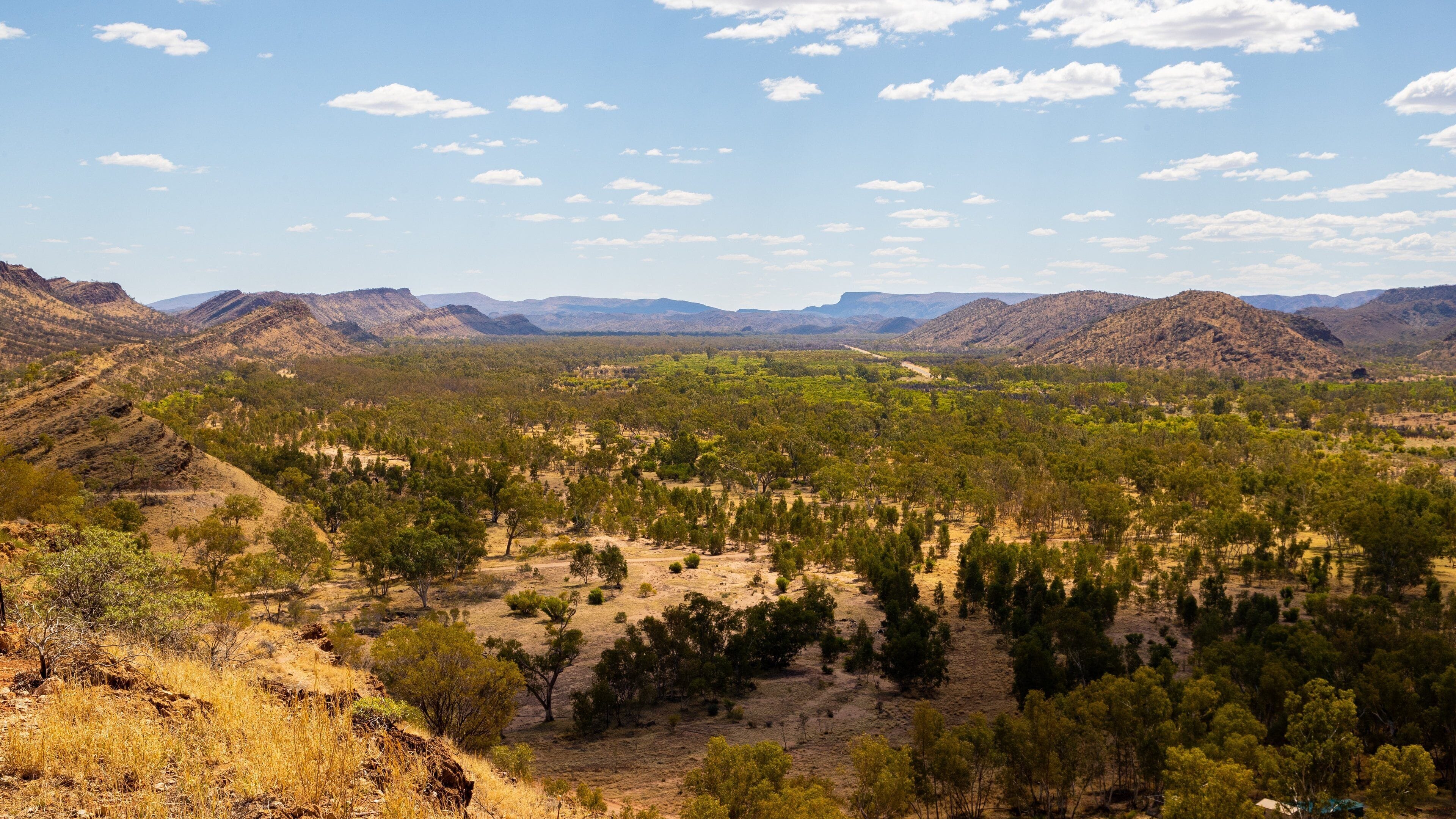 Alice Springs which includes a gorge or canyon, landscape views and desert views