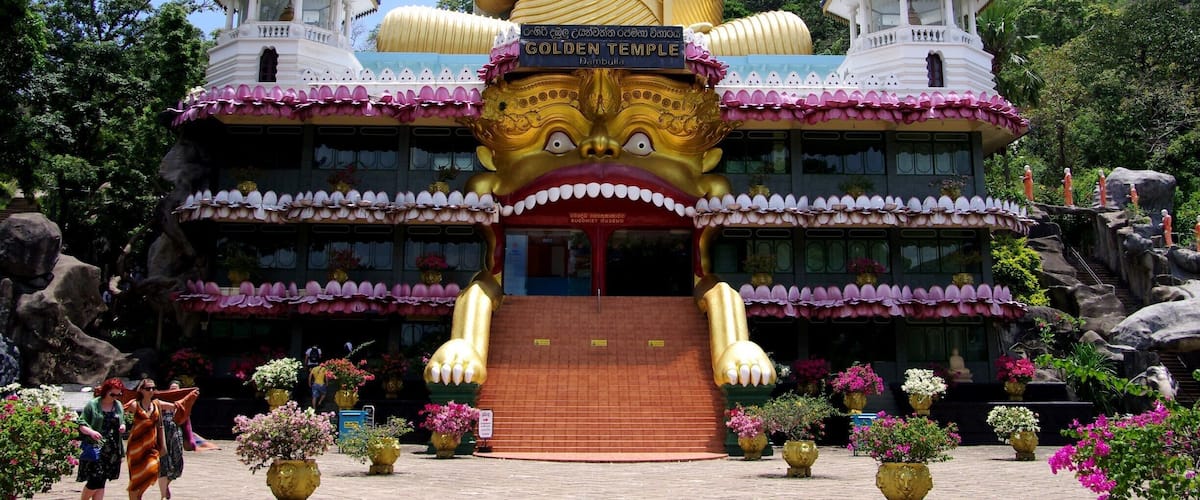 Dambulla Cave Temple , Sri Lanka
This is Golden Buddha and museum near the entrance.