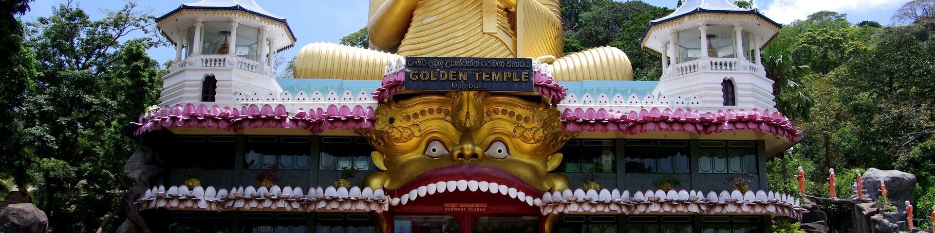 Dambulla Cave Temple , Sri Lanka
This is Golden Buddha and museum near the entrance.