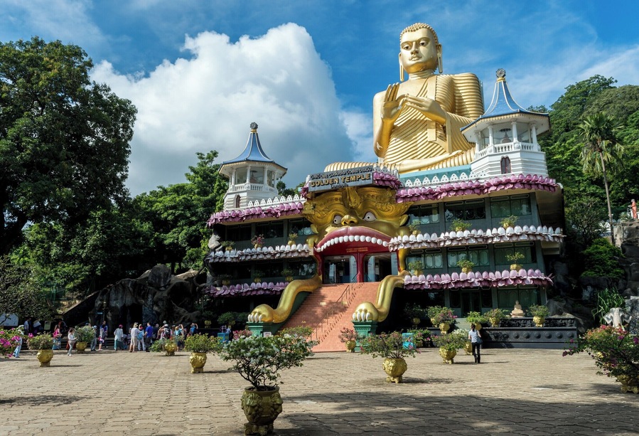 The Golden Buddha Statue in Dambulla is one of the major tourist attractions of the country. It is worth to have a look in and around the sites of Dambulla to have a close exposure to the Sri Lankan culture.