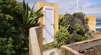 Porte donnant sur le sentier des douaniers à Saint-Aygulf