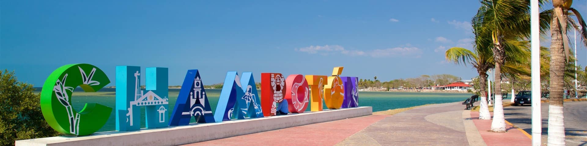 Champoton das einen Beschilderung, allgemeine KĂŒstenansicht und tropische Szenerien