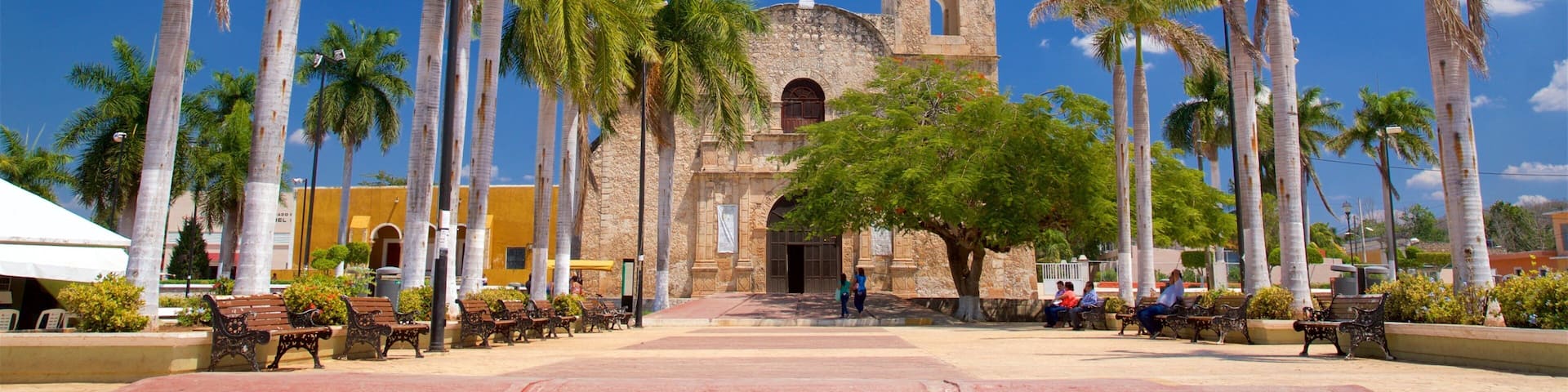 Hecelchakan featuring a church or cathedral, a park and heritage elements
