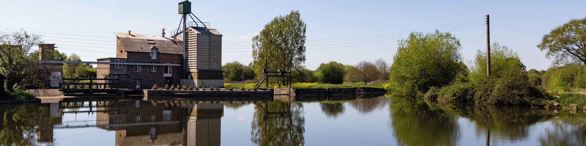 Français: Amont du moulin de Champcors sur la Vilaine à Bruz.