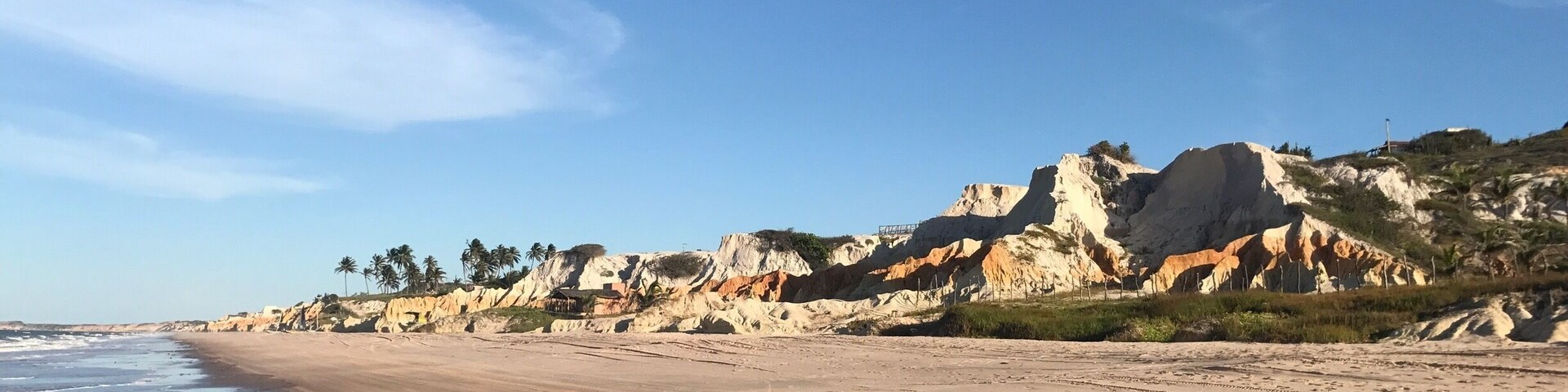 Tanta tranquilidade sĂł aqui, horas caminhando sem ver ninguĂ©m , sĂł o mar e vocĂȘ.