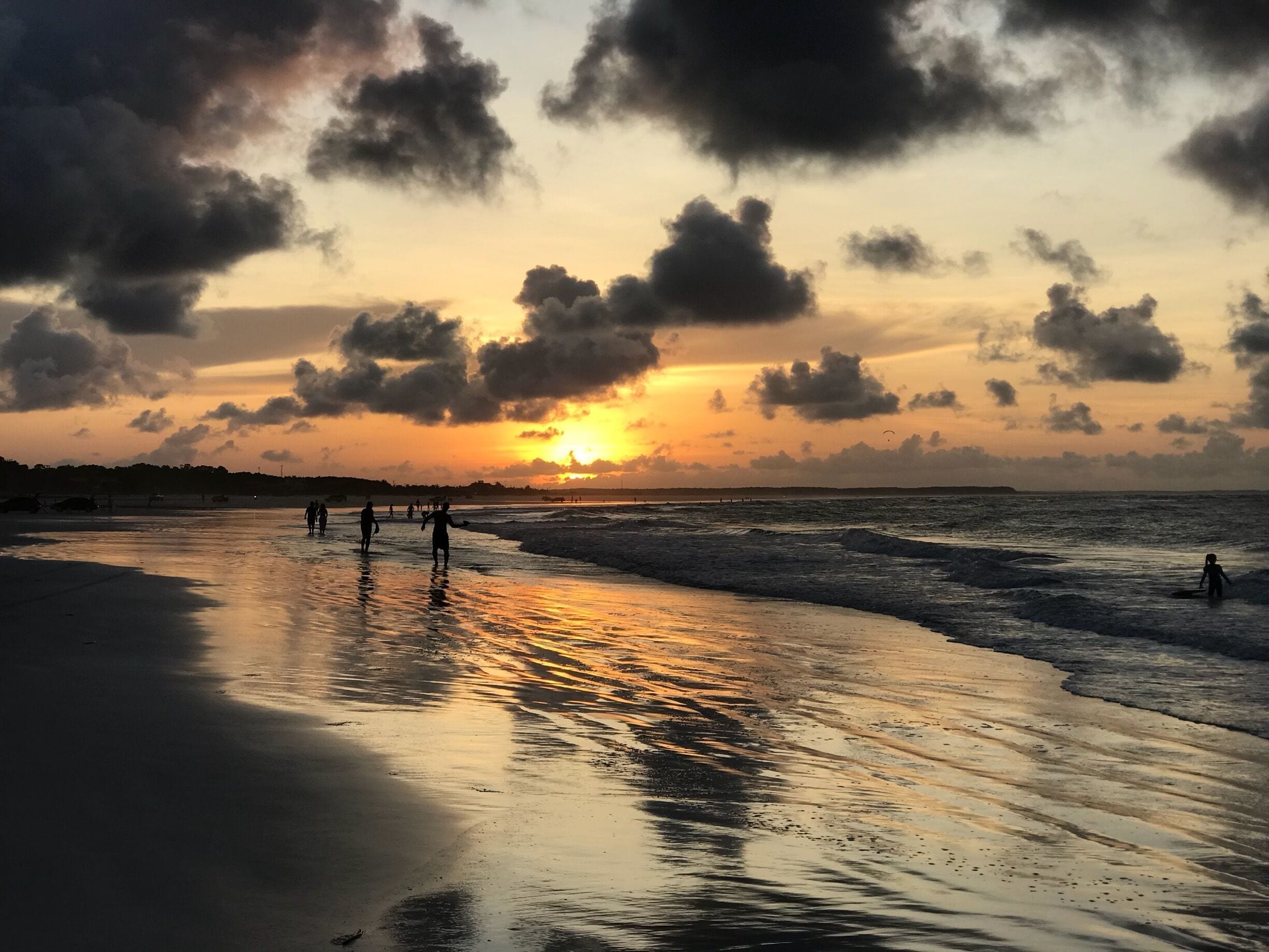 Pôr do sol na Praia do Farol Velho #sunset #pordosol #praiadofarolvelho #Salinas #Salinopolis #beachtips #TroveOnTuesday #Golden #GreatOutdoors