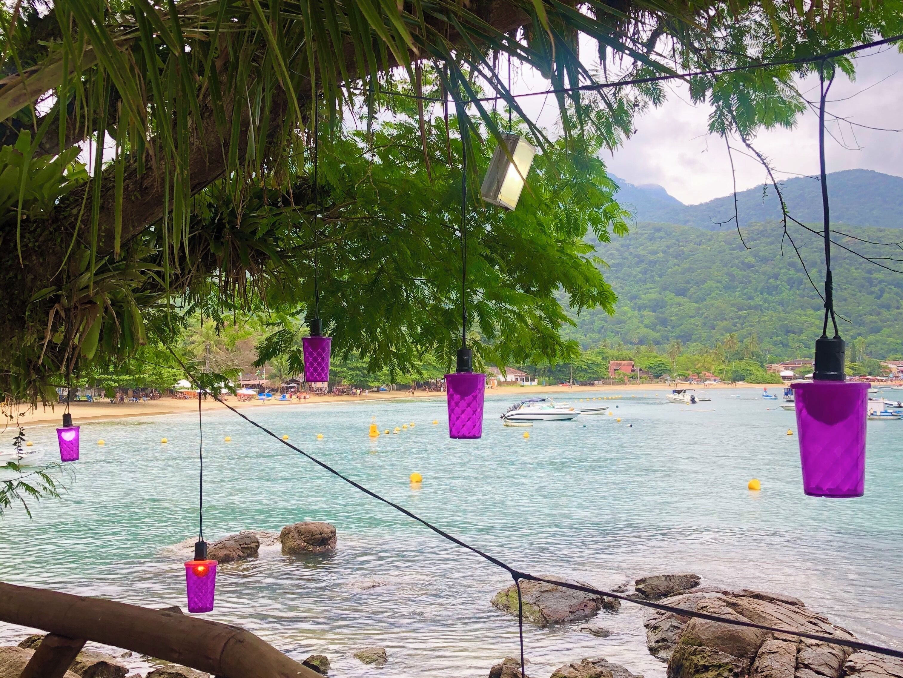 Amazing little bar, with cute lights that gives a very peaceful look to this beach. Ilha grande is a little paradise by itself... this beach is one of them..