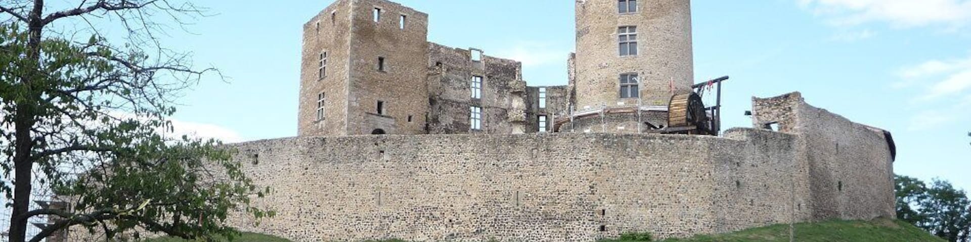 Vue générale du Château de Montrond-les-Bains