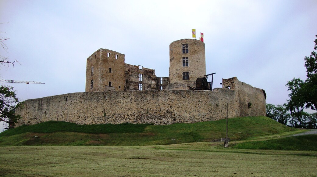Montrond-les-Bains (Loire, Fr) château en ruine