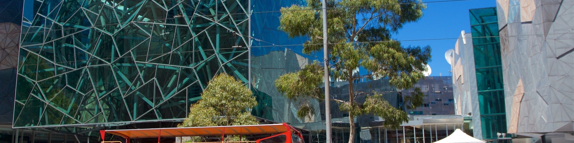Federation Square showing a city, modern architecture and street scenes