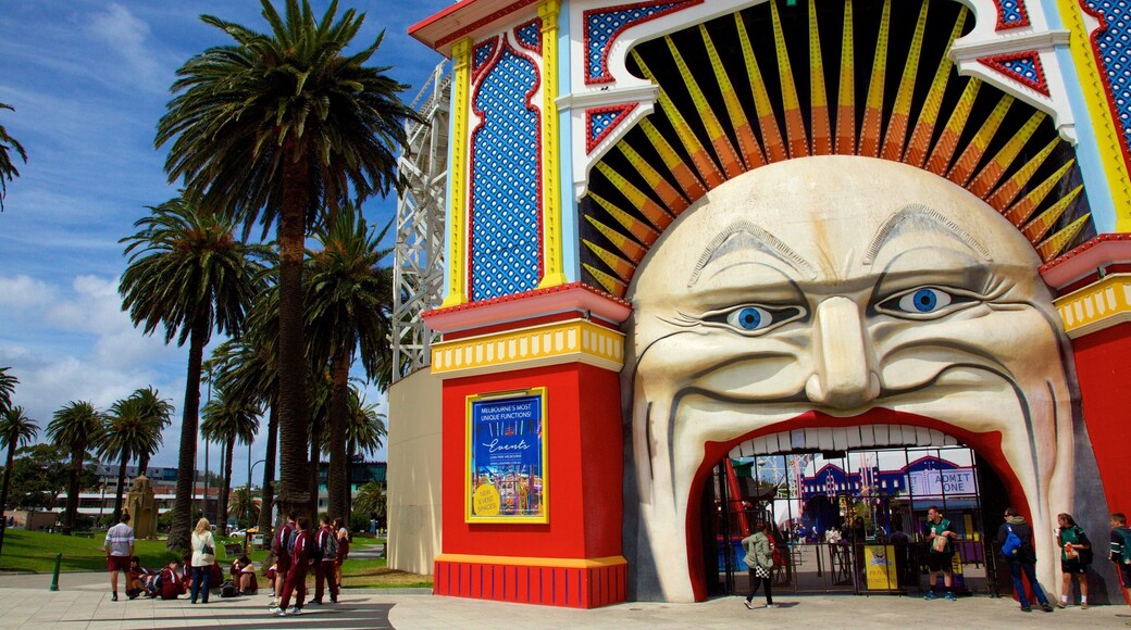 Luna Park featuring rides