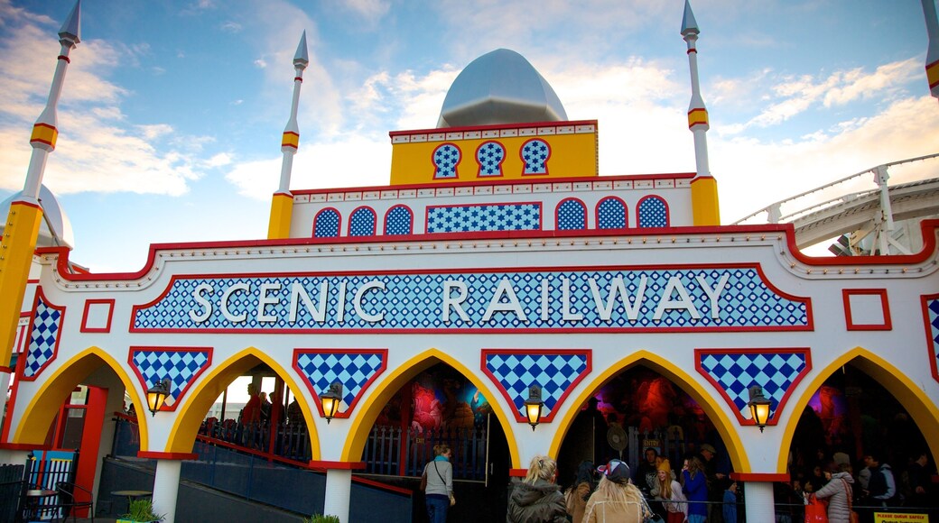 Luna Park showing a city