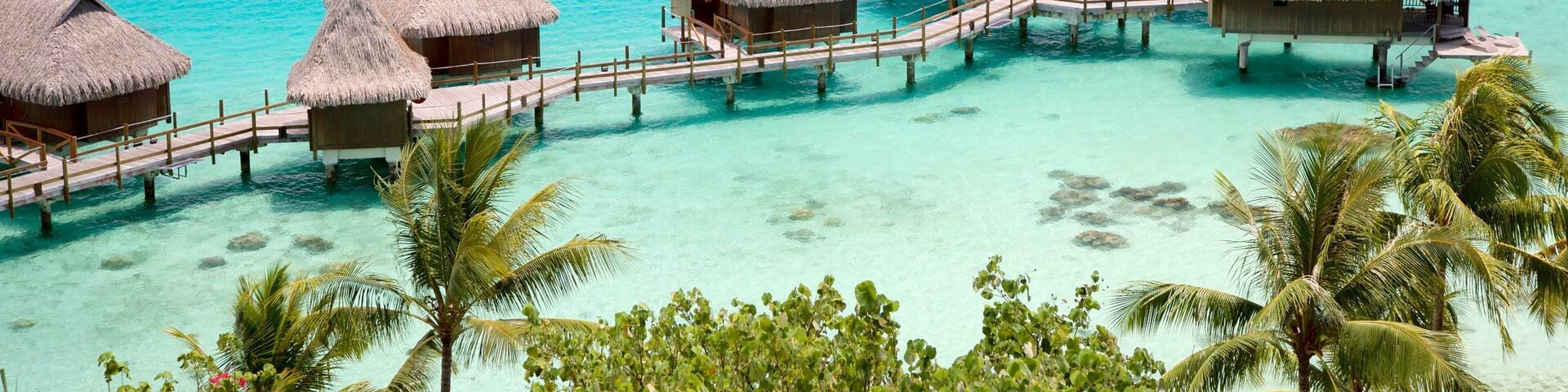 Sofitel Motu das einen tropische Szenerien und allgemeine Küstenansicht