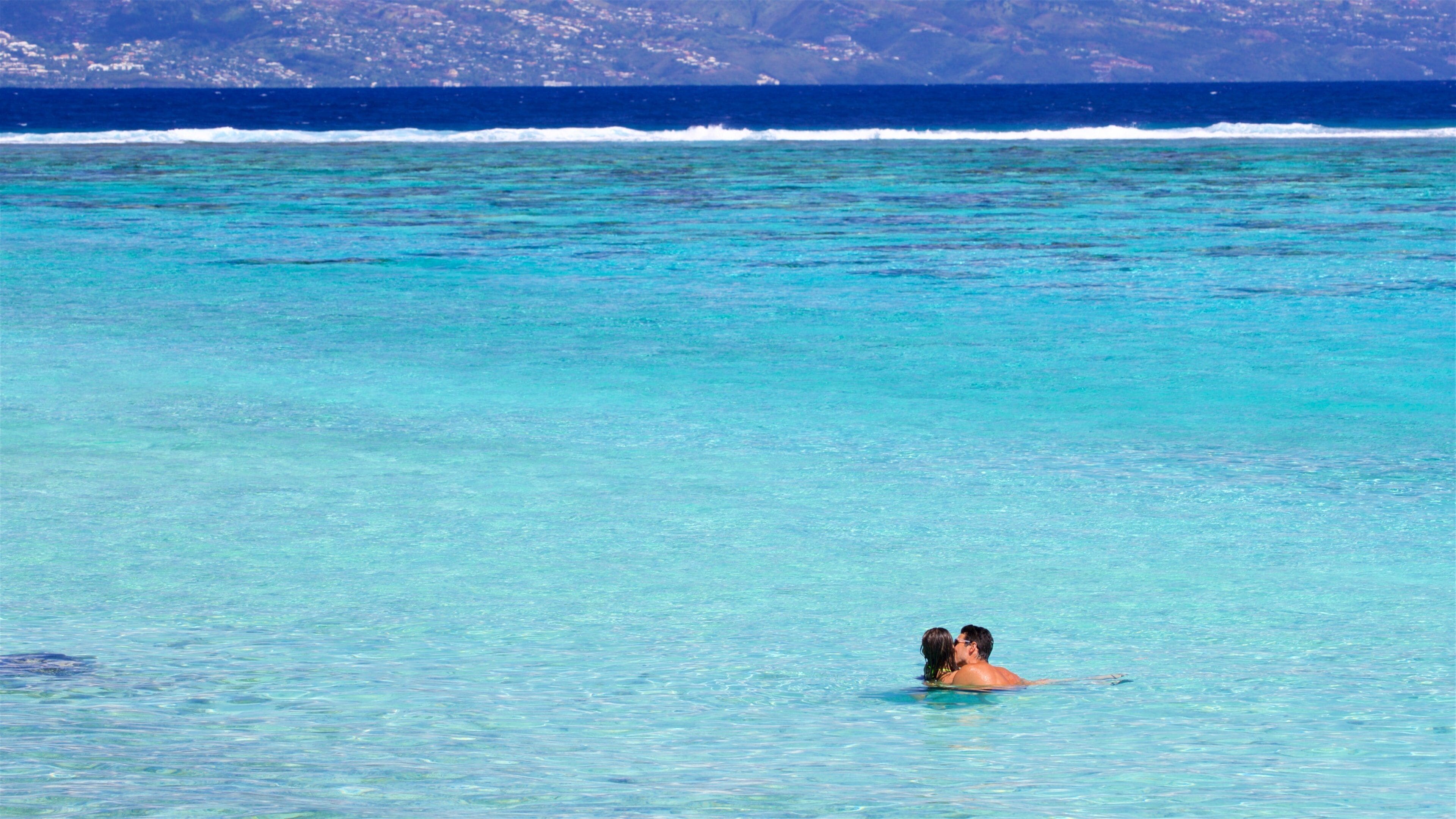 Temae showing general coastal views, tropical scenes and swimming