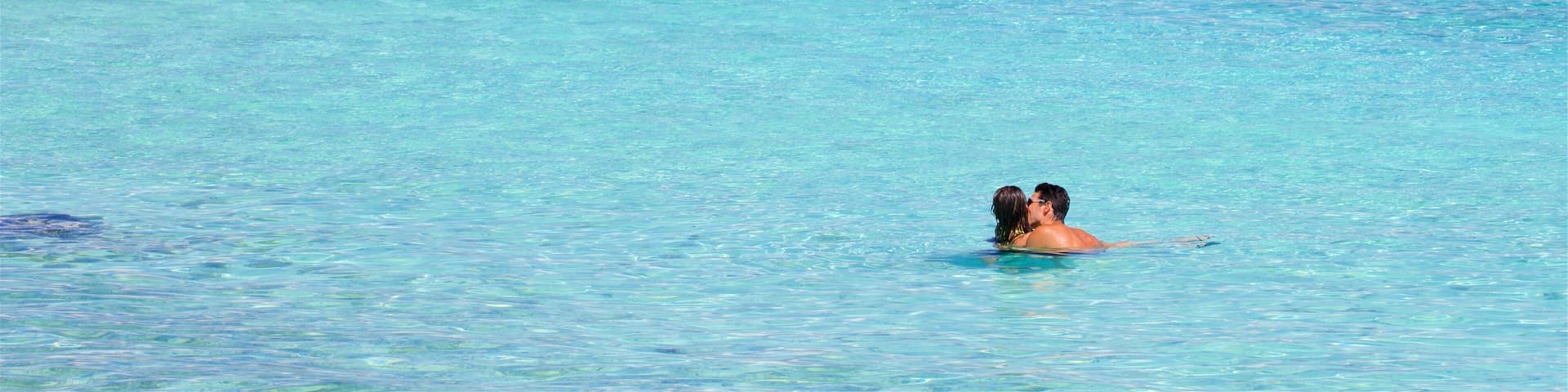 Temae showing general coastal views, tropical scenes and swimming