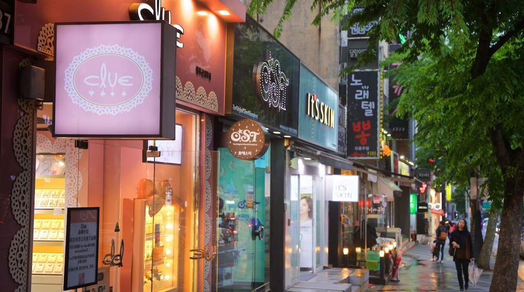 Jeju City showing signage and a city