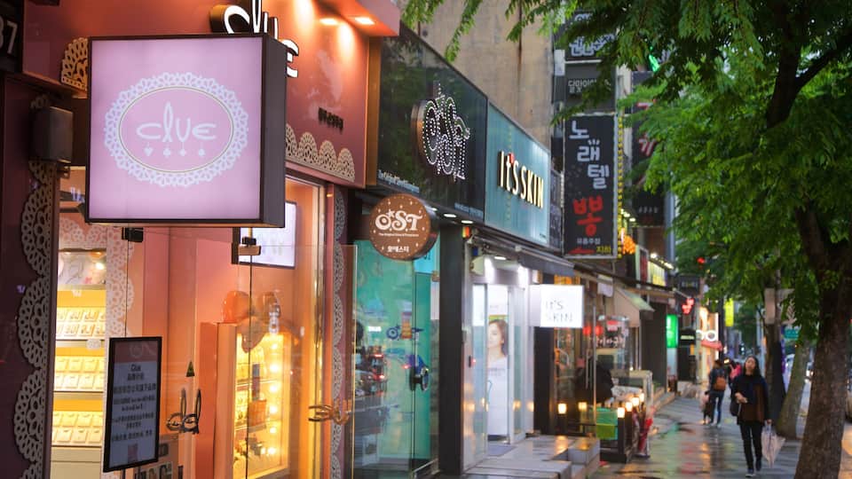 Jeju City showing signage and a city