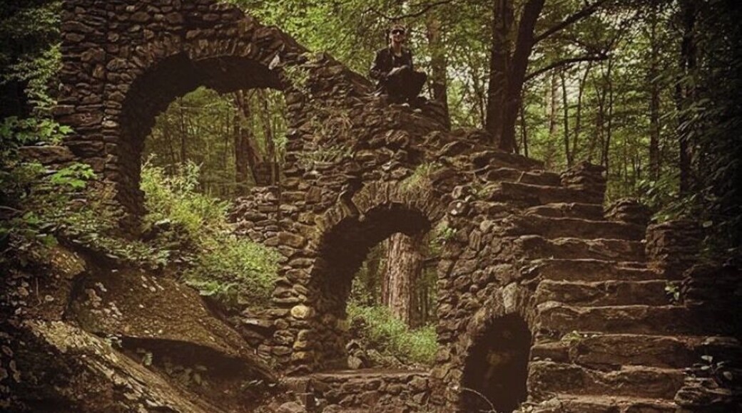 I want to try to go every season, Iâve seen amazing photos of the ruins in the fall w the trees blazing red. Bet it would look awesome snowy, too.