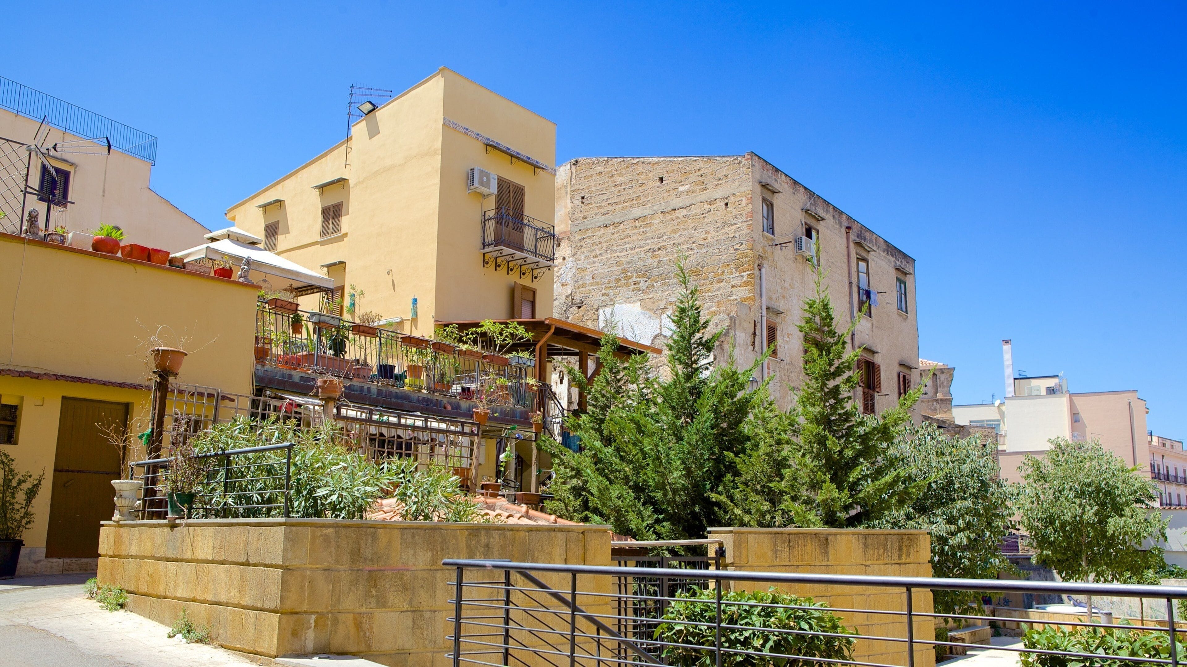 Palermo som inkluderer historisk arkitektur og hus