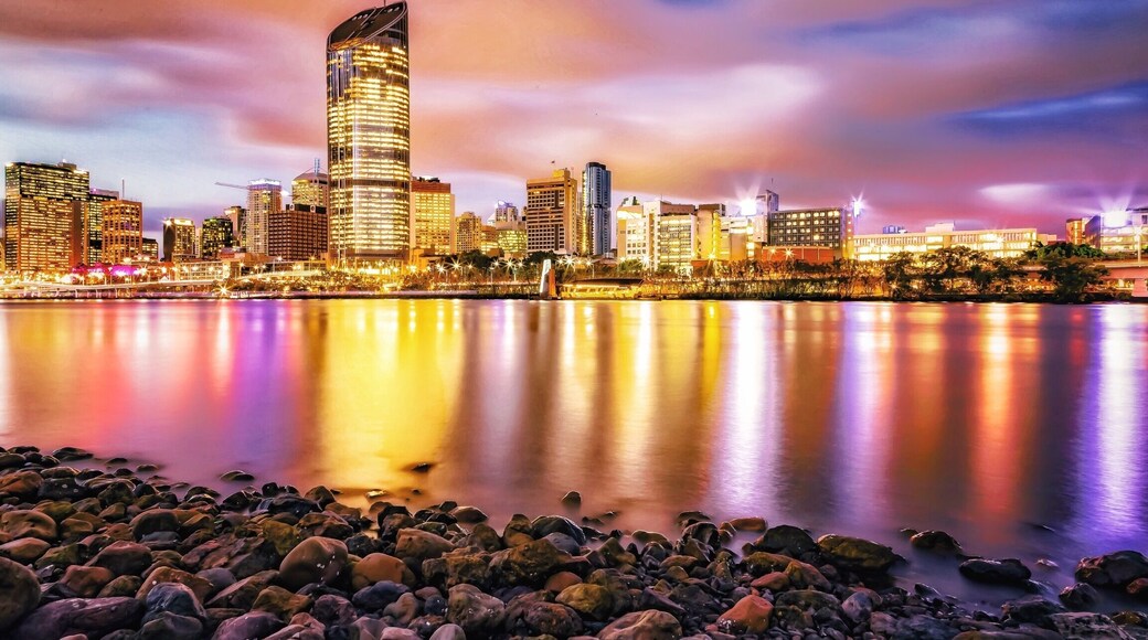 Brisbane City lies on the Brisbane River and with all the turns in the river you can see the city from so many shoreline vantage points. Looking for something to do here? Not a problem. From laneways eateries, to welcome walks and a world class arts precinct, and that’s just during the day. The city comes alive at night and it’s so easy to get around. Come enjoy Brisbane. You’ll love it. #urbanjungle #dreamdestination #city #australia