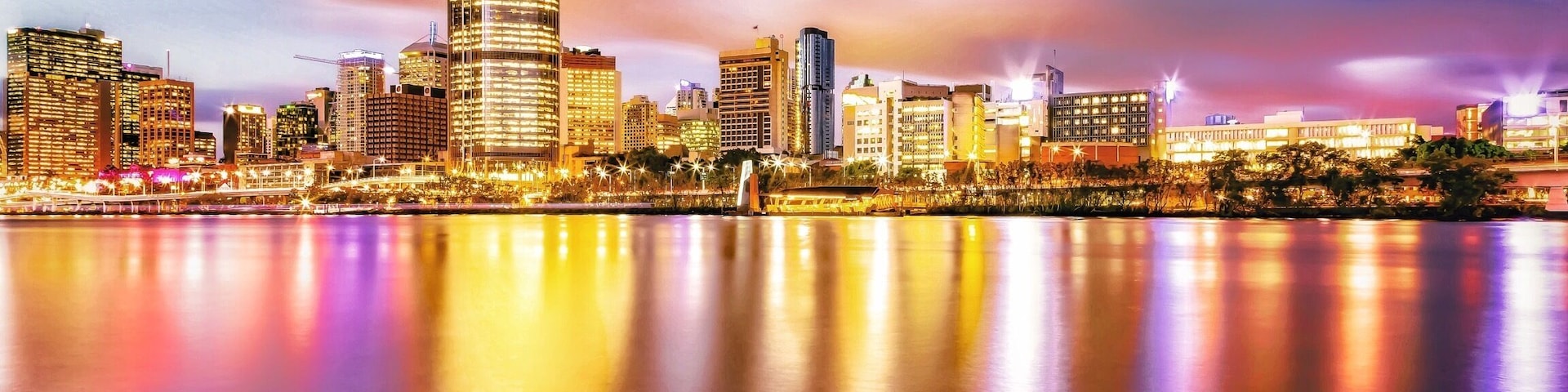 Brisbane City lies on the Brisbane River and with all the turns in the river you can see the city from so many shoreline vantage points. Looking for something to do here? Not a problem. From laneways eateries, to welcome walks and a world class arts precinct, and that’s just during the day. The city comes alive at night and it’s so easy to get around. Come enjoy Brisbane. You’ll love it. #urbanjungle #dreamdestination #city #australia