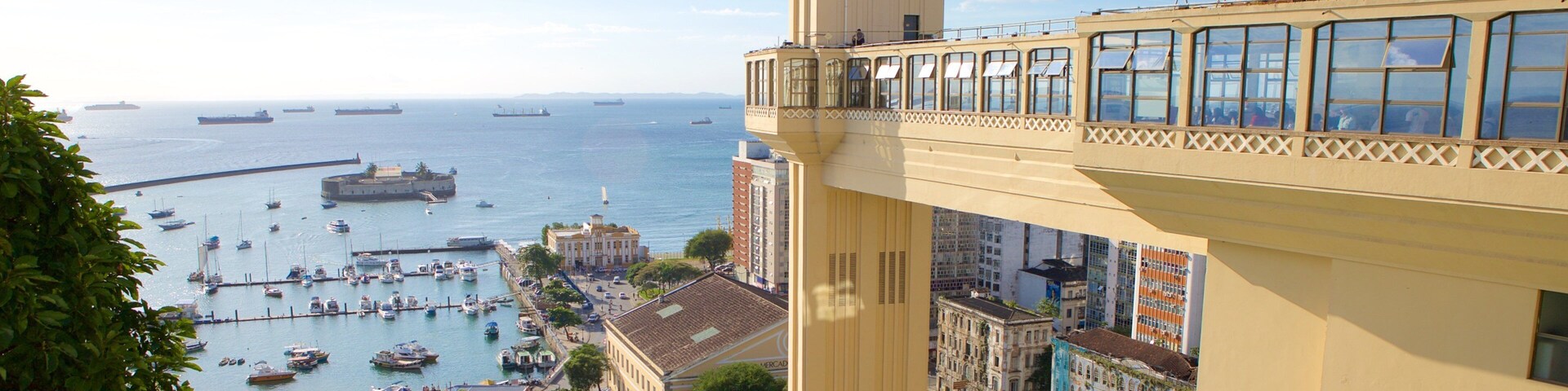 Salvador which includes a marina, general coastal views and a coastal town