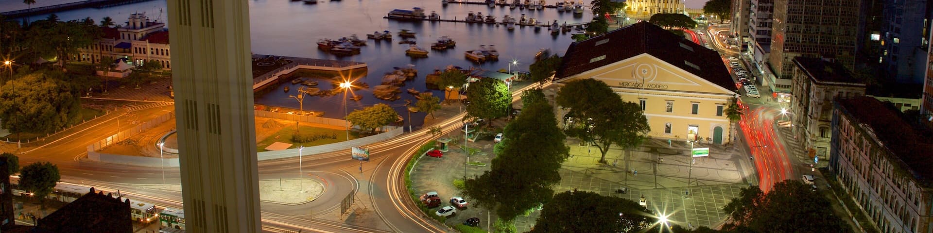 Salvador which includes general coastal views, a coastal town and a marina