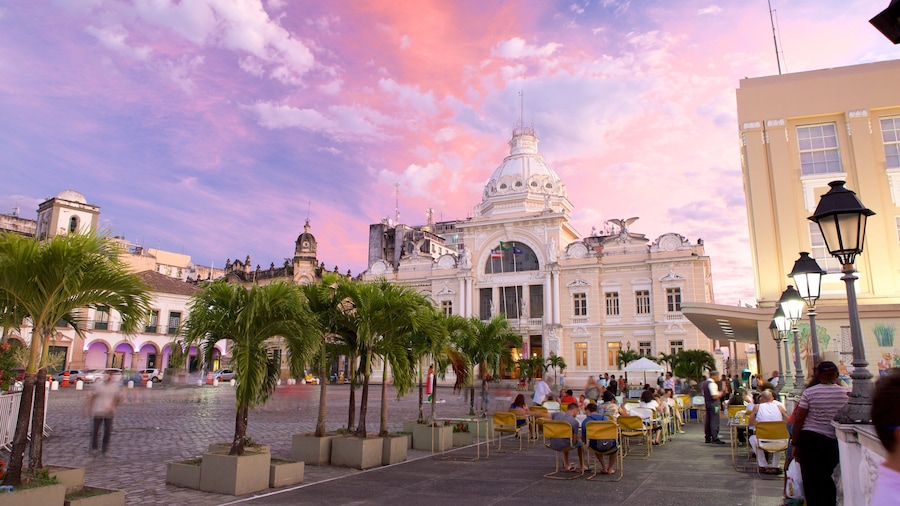 Salvador which includes a square or plaza, outdoor eating and an administrative building