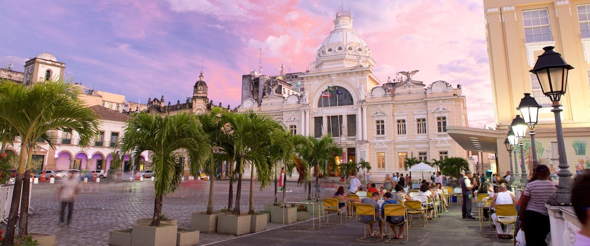 Salvador featuring an administrative building, a square or plaza and outdoor eating