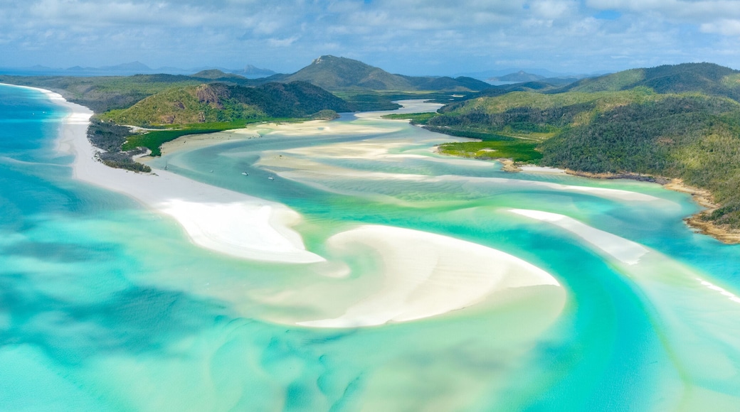 Hill Inlet at Whitehaven Beach on Whitesunday Island, Queensland, Australia