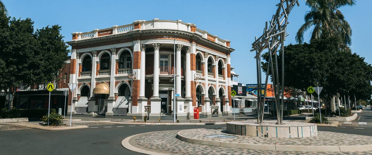 Mackay featuring outdoor art, a small town or village and heritage elements