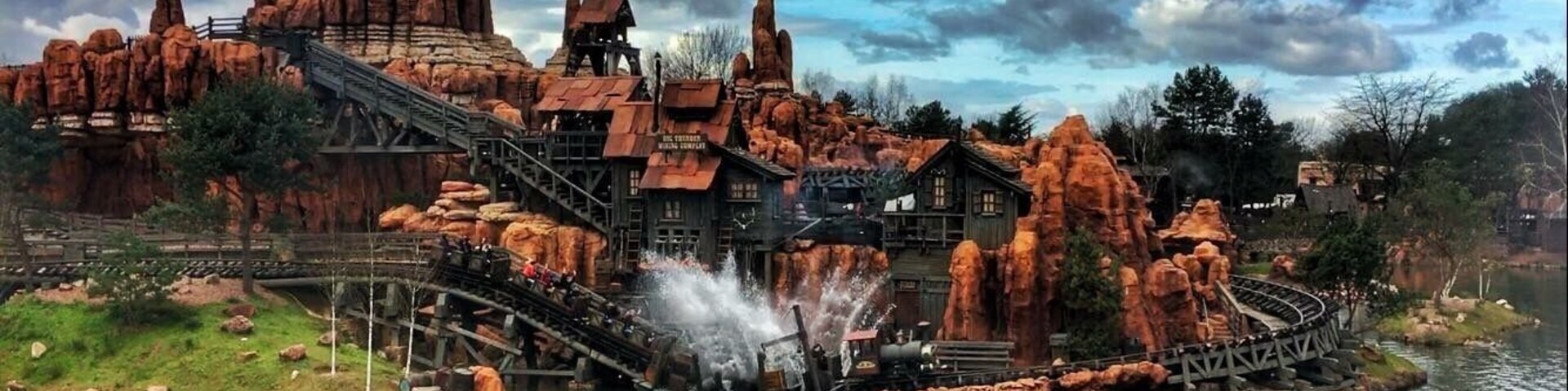 A great picture of the mine train splashing down! #green #disney
