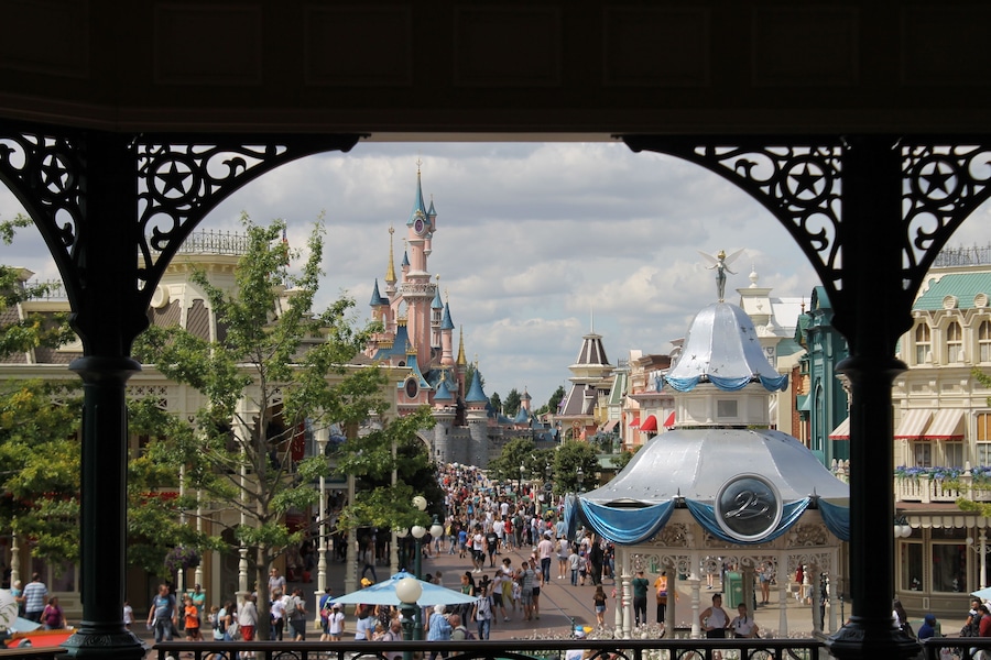 Disneyland Magic
It's for all ages.
#DisneylandParis
#25th anniverasry