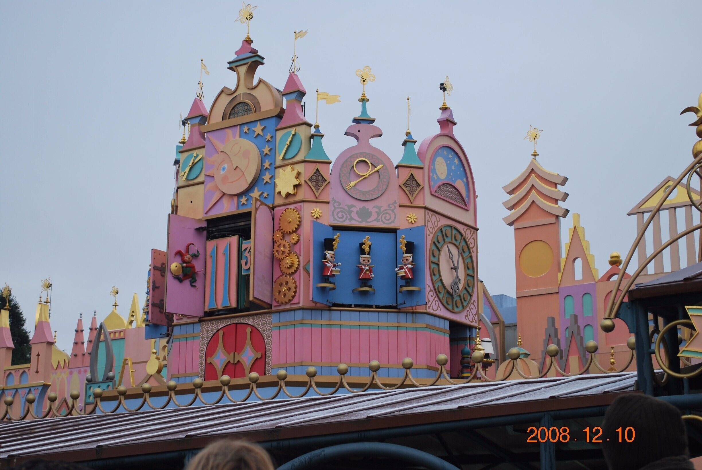 It's a small world after all! #winter2008 #famtasyland #disneyland #attraction #ride #boatride #culture #diversity #allaroundtheworld #entertainment #children
