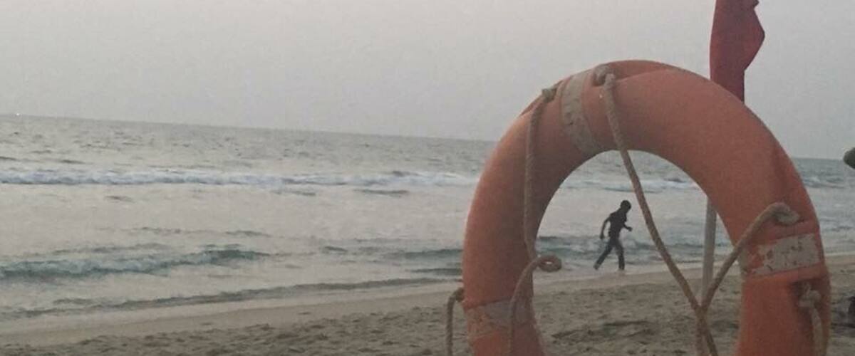 Considered medicinal and magical, #papanasambeach Kerala, also known as #varkalabeach is perhaps one of the most-visited beachfront in this south Indian city. It is believed that a dip in the water cures all your ailments and frees you from all sins 🤔