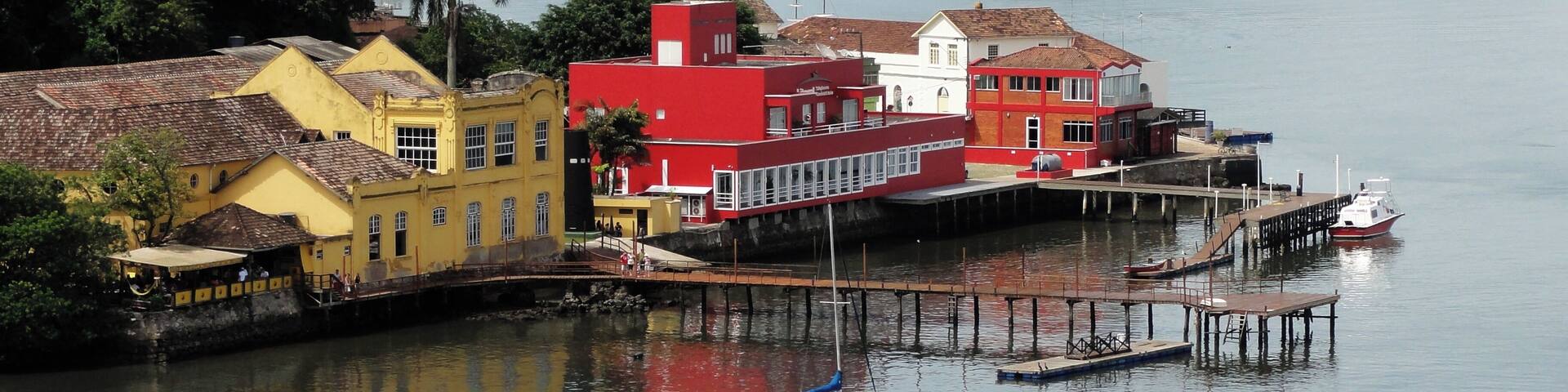 #SaoFranciscoDoSul #SantaCatarina
São Francisco do Sul é a cidade mais antiga do Estado de Santa Catarina e a terceira cidade mais antiga do Brasil. Foi colonizada por Portugueses e Espanhóis. O primeiro índio brasileiro a pisar em solo europeu era daqui. Tem o quinto maior porto do Brasil e no verão é muito procurada pelas suas praias. No Centro Histórico, além de apreciar o casario resultado da colonização portuguesa, vale a pena fazer uma visita à Igreja Matriz Nossa Senhora da Graça, ao Mercado Municipal de 1900 e ao Museu Nacional do Mar que é o único museu no Brasil de embarcações brasileiras.
São Francisco do Sul is the oldest city in the State of Santa Catarina and the third oldest city in Brazil. It was colonized by Portuguese and Spanish. The first Brazilian Indian to tread on European soil was from here. It has the fifth largest port in Brazil and in the summer is much sought after by its beaches. In the Historic Center, in addition to appreciating the settlement resulting from the Portuguese colonization, it is worthwhile to visit the Mother Church Nossa Senhora da Graça, the Municipal Market of 1900 and the National Museum of the Sea which is the only museum in Brazil of Brazilian vessels.