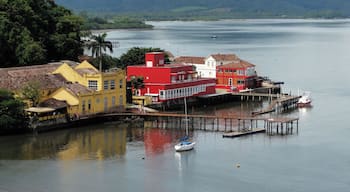 #SaoFranciscoDoSul #SantaCatarina
São Francisco do Sul é a cidade mais antiga do Estado de Santa Catarina e a terceira cidade mais antiga do Brasil. Foi colonizada por Portugueses e Espanhóis. O primeiro índio brasileiro a pisar em solo europeu era daqui. Tem o quinto maior porto do Brasil e no verão é muito procurada pelas suas praias. No Centro Histórico, além de apreciar o casario resultado da colonização portuguesa, vale a pena fazer uma visita à Igreja Matriz Nossa Senhora da Graça, ao Mercado Municipal de 1900 e ao Museu Nacional do Mar que é o único museu no Brasil de embarcações brasileiras.
São Francisco do Sul is the oldest city in the State of Santa Catarina and the third oldest city in Brazil. It was colonized by Portuguese and Spanish. The first Brazilian Indian to tread on European soil was from here. It has the fifth largest port in Brazil and in the summer is much sought after by its beaches. In the Historic Center, in addition to appreciating the settlement resulting from the Portuguese colonization, it is worthwhile to visit the Mother Church Nossa Senhora da Graça, the Municipal Market of 1900 and the National Museum of the Sea which is the only museum in Brazil of Brazilian vessels.