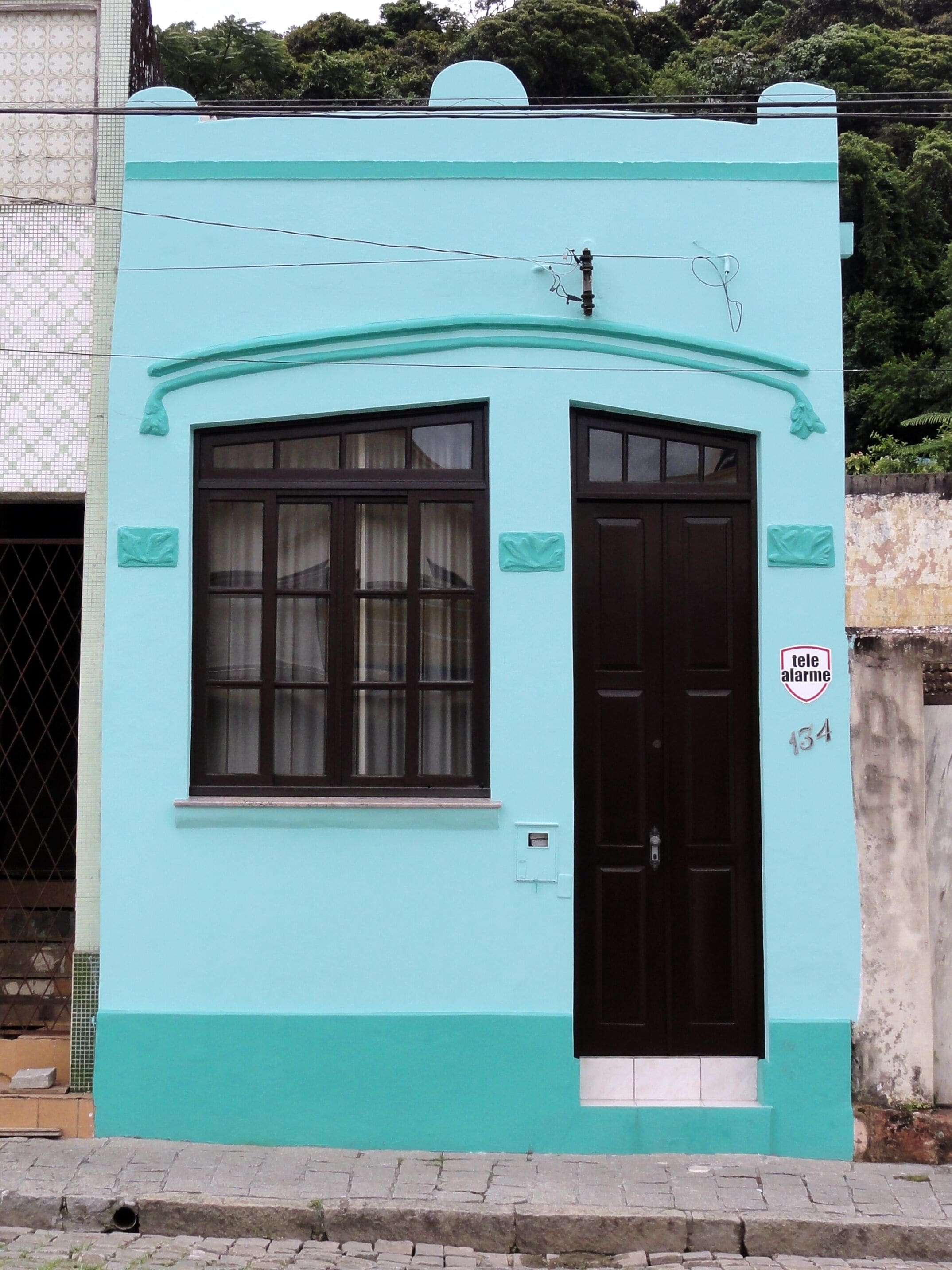 #SaoFranciscoDoSul #SantaCatarina

São Francisco do Sul é a cidade mais antiga do Estado de Santa Catarina e a terceira cidade mais antiga do Brasil. Foi colonizada por Portugueses e Espanhóis. O primeiro índio brasileiro a pisar em solo europeu era daqui. Tem o quinto maior porto do Brasil e no verão é muito procurada pelas suas praias. No Centro Histórico, além de apreciar o casario resultado da colonização portuguesa,  vale a pena fazer uma visita à Igreja Matriz Nossa Senhora da Graça, ao Mercado Municipal de 1900 e ao Museu Nacional do Mar que é o único museu no Brasil de embarcações brasileiras.

São Francisco do Sul is the oldest city in the State of Santa Catarina and the third oldest city in Brazil. It was colonized by Portuguese and Spanish. The first Brazilian Indian to tread on European soil was from here. It has the fifth largest port in Brazil and in the summer is much sought after by its beaches. In the Historic Center, in addition to appreciating the settlement resulting from the Portuguese colonization, it is worthwhile to visit the Mother Church Nossa Senhora da Graça, the Municipal Market of 1900 and the National Museum of the Sea which is the only museum in Brazil of Brazilian vessels.