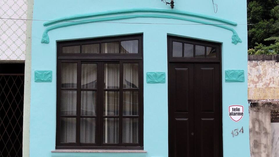 #SaoFranciscoDoSul #SantaCatarina
São Francisco do Sul é a cidade mais antiga do Estado de Santa Catarina e a terceira cidade mais antiga do Brasil. Foi colonizada por Portugueses e Espanhóis. O primeiro índio brasileiro a pisar em solo europeu era daqui. Tem o quinto maior porto do Brasil e no verão é muito procurada pelas suas praias. No Centro Histórico, além de apreciar o casario resultado da colonização portuguesa, vale a pena fazer uma visita à Igreja Matriz Nossa Senhora da Graça, ao Mercado Municipal de 1900 e ao Museu Nacional do Mar que é o único museu no Brasil de embarcações brasileiras.
São Francisco do Sul is the oldest city in the State of Santa Catarina and the third oldest city in Brazil. It was colonized by Portuguese and Spanish. The first Brazilian Indian to tread on European soil was from here. It has the fifth largest port in Brazil and in the summer is much sought after by its beaches. In the Historic Center, in addition to appreciating the settlement resulting from the Portuguese colonization, it is worthwhile to visit the Mother Church Nossa Senhora da Graça, the Municipal Market of 1900 and the National Museum of the Sea which is the only museum in Brazil of Brazilian vessels.