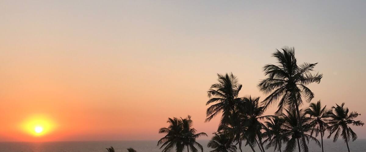 Favorite sunset Vagatore beach (Goa). Couldn't move away from this place until it was completely dark! The sunset was magical â€ïž #bruisedpassports