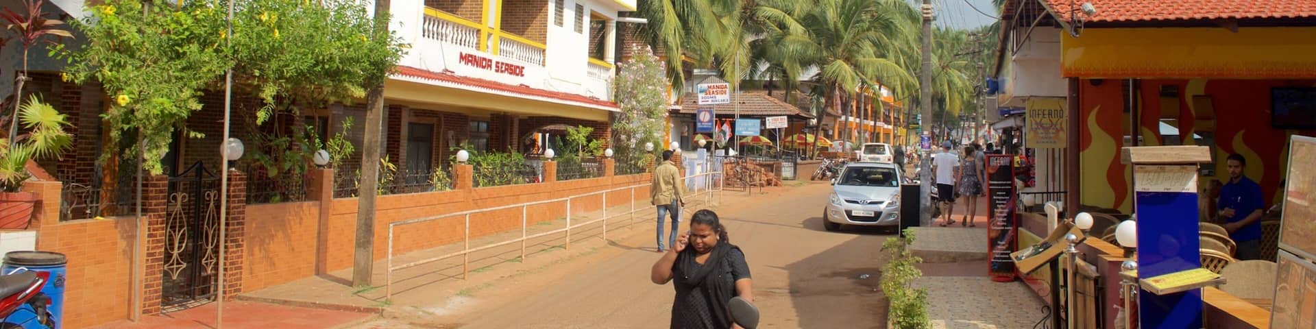 Candolim Beach - Fort Aguada which includes tropical scenes and street scenes